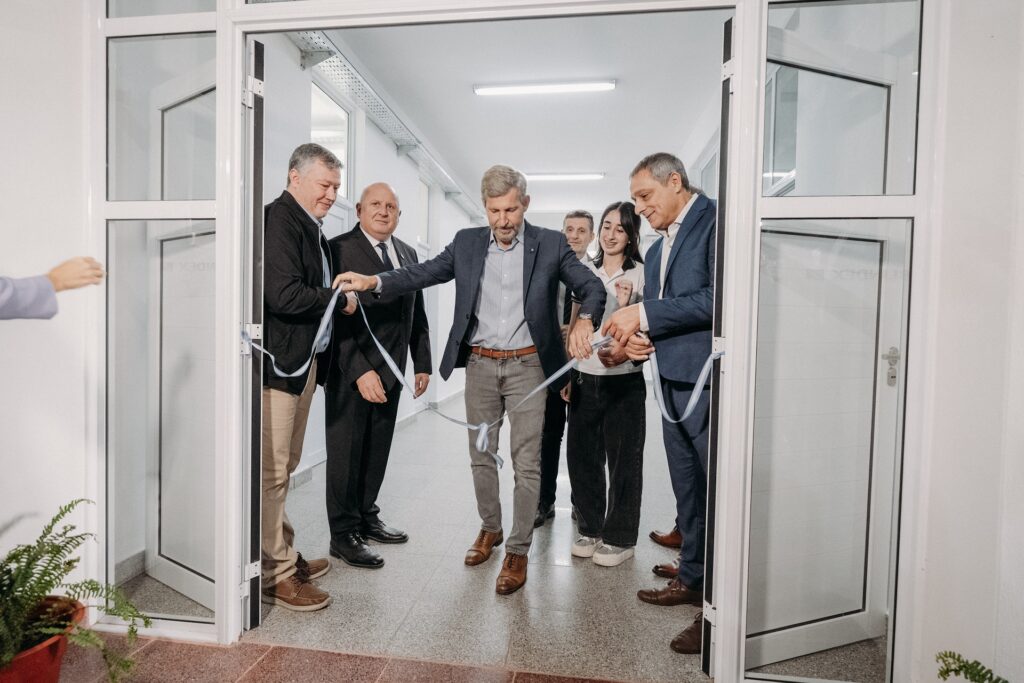 Crespo celebró con educación: Frigerio participó de inauguraciones y firmó un nuevo convenio